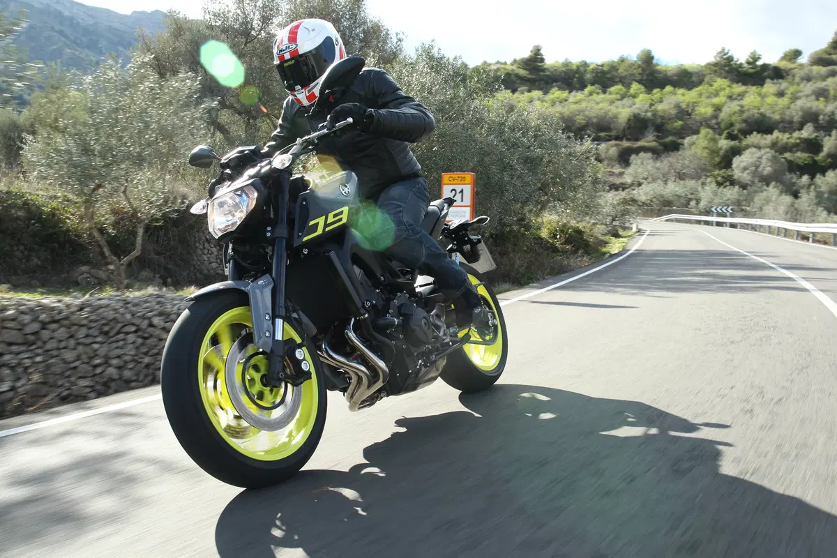 Yamaha MT-09 2016 (7)