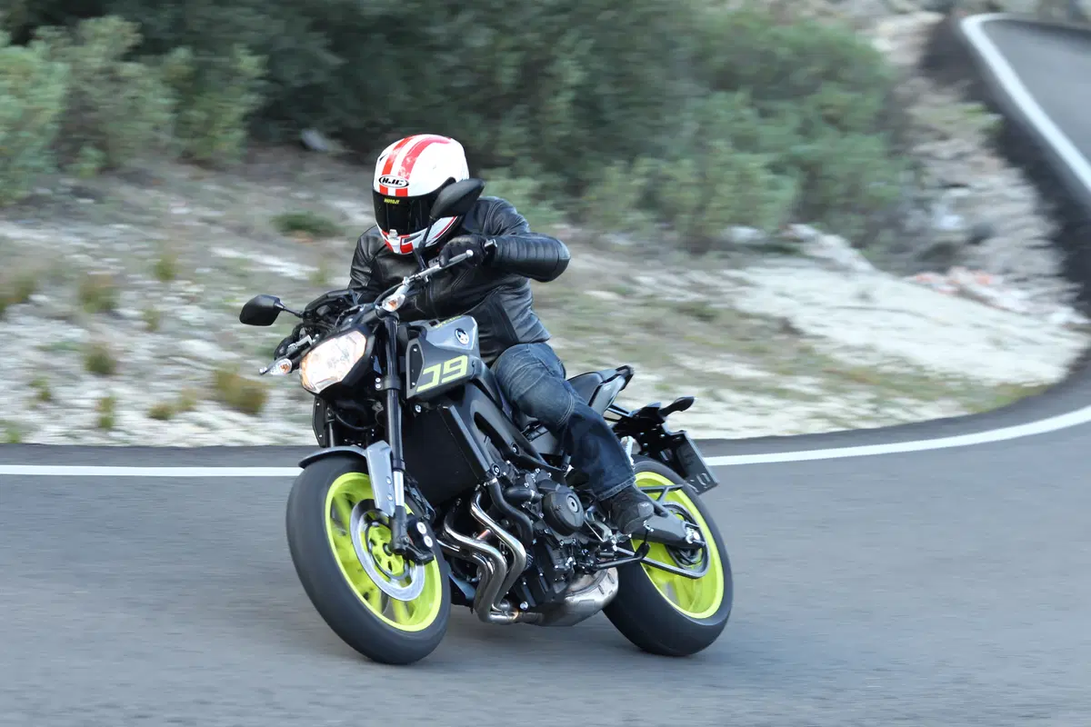 Yamaha MT-09 2016 (4)