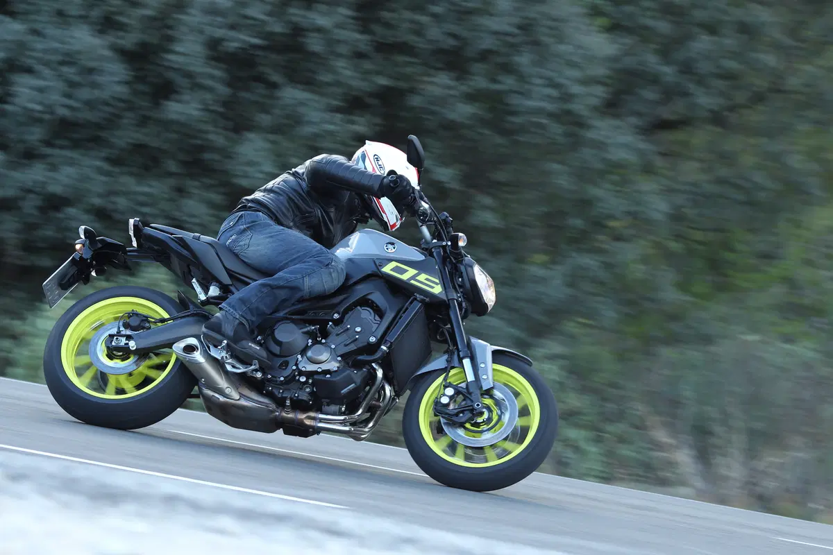 Yamaha MT-09 2016 (9)