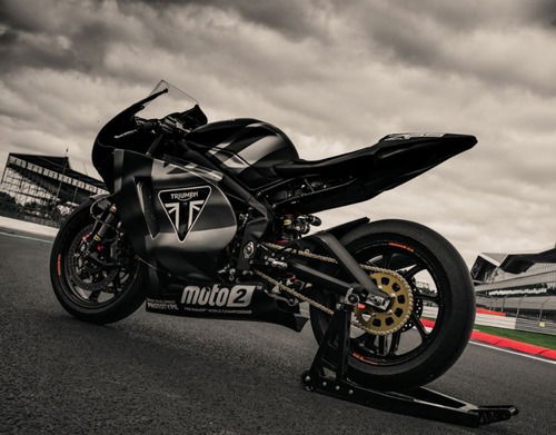 Triumph Moto2 a Silverstone con James Toseland (2)