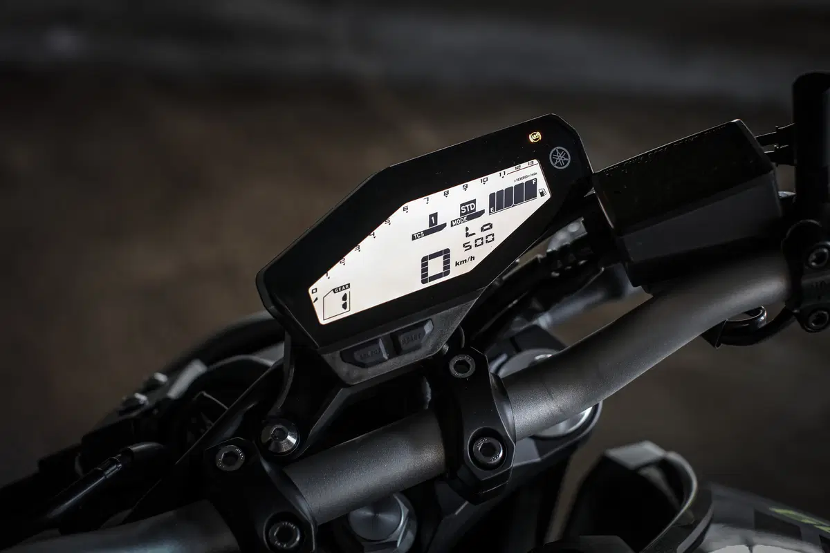 Yamaha MT-09 2016 (17)