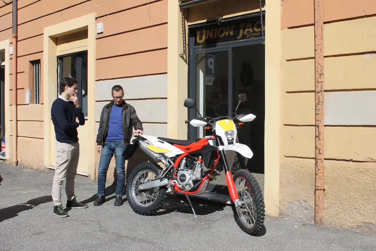 Consegnata a Roma la prima SWM RS 300 R (2)