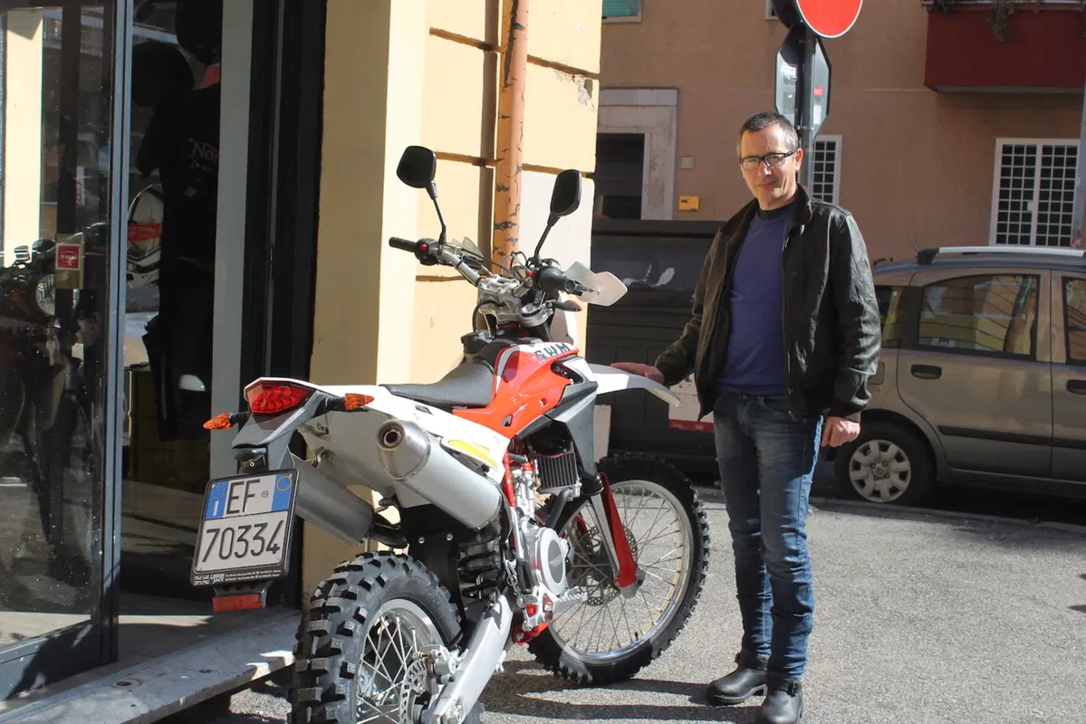 Consegnata a Roma la prima SWM RS 300 R (3)