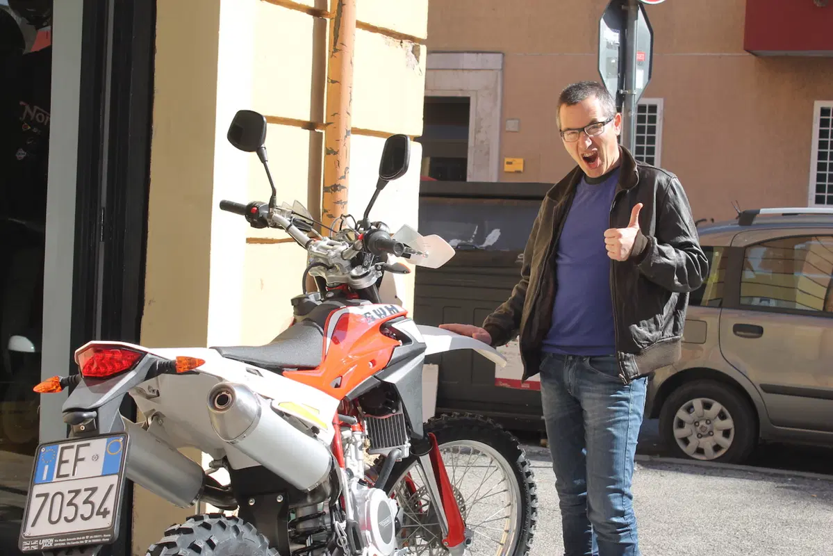 Consegnata a Roma la prima SWM RS 300 R (6)