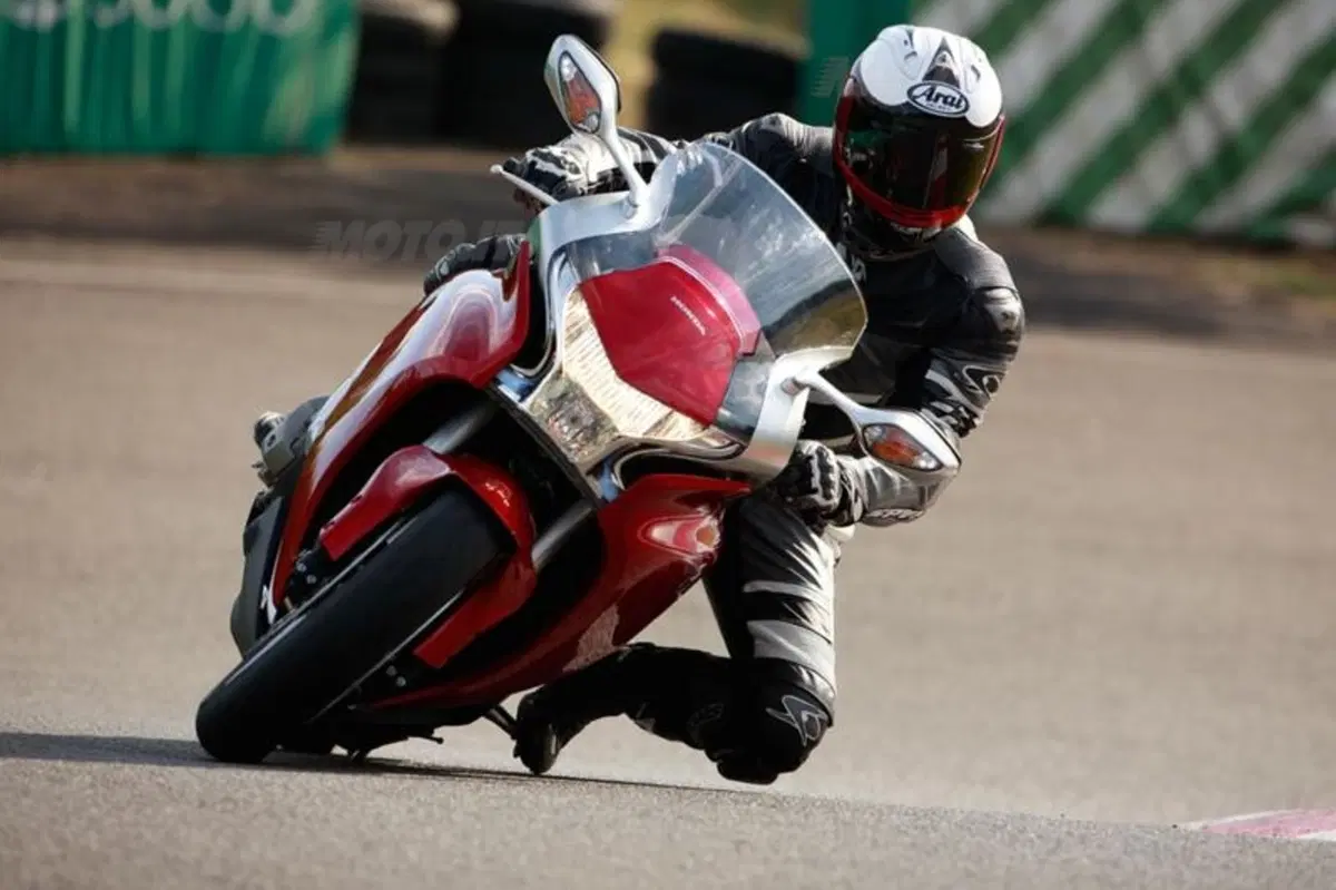 Intervista. Muzzo e Di Giacomo ci parlano della Honda VFR1200F DCT  (2)