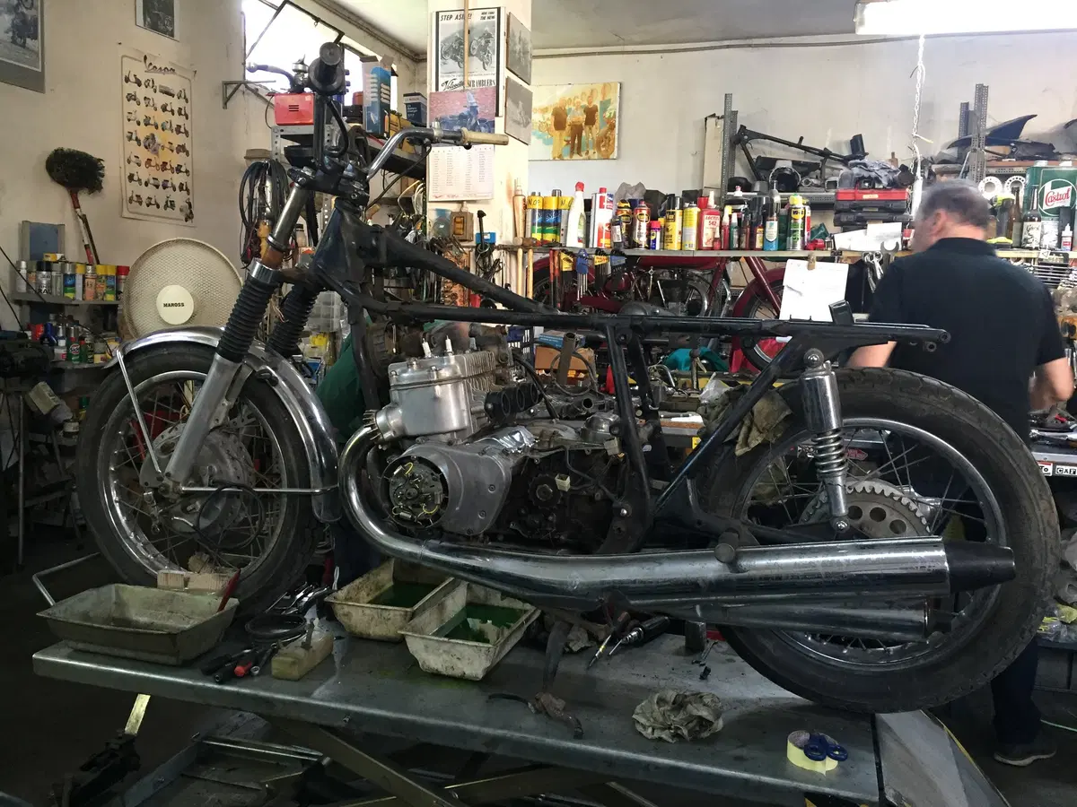 Restaurando, puntata 23, Suzuki GT 750 1972 (2)