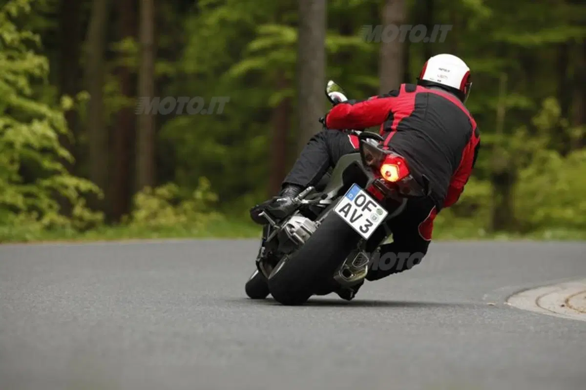 Honda VFR 1200 F DCT  (13)