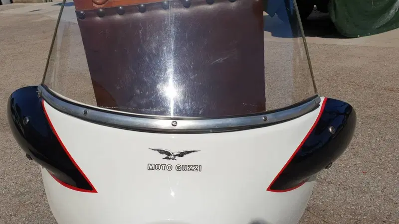 Parabrezza originale Moto Guzzi V7 700 (2)