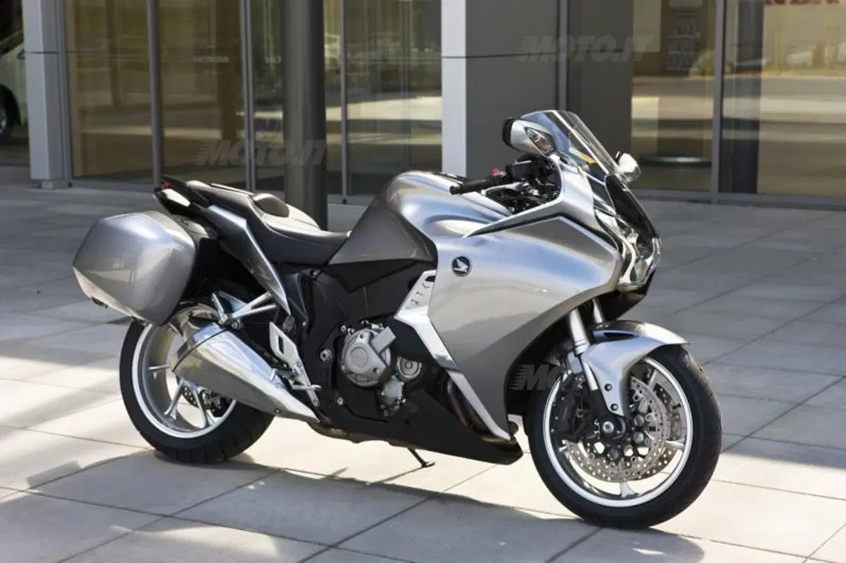 Honda VFR 1200 F DCT  (37)