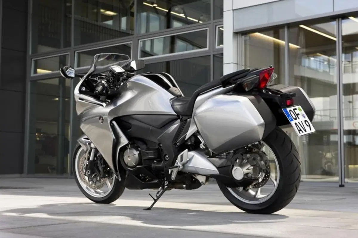 Honda VFR 1200 F DCT  (38)