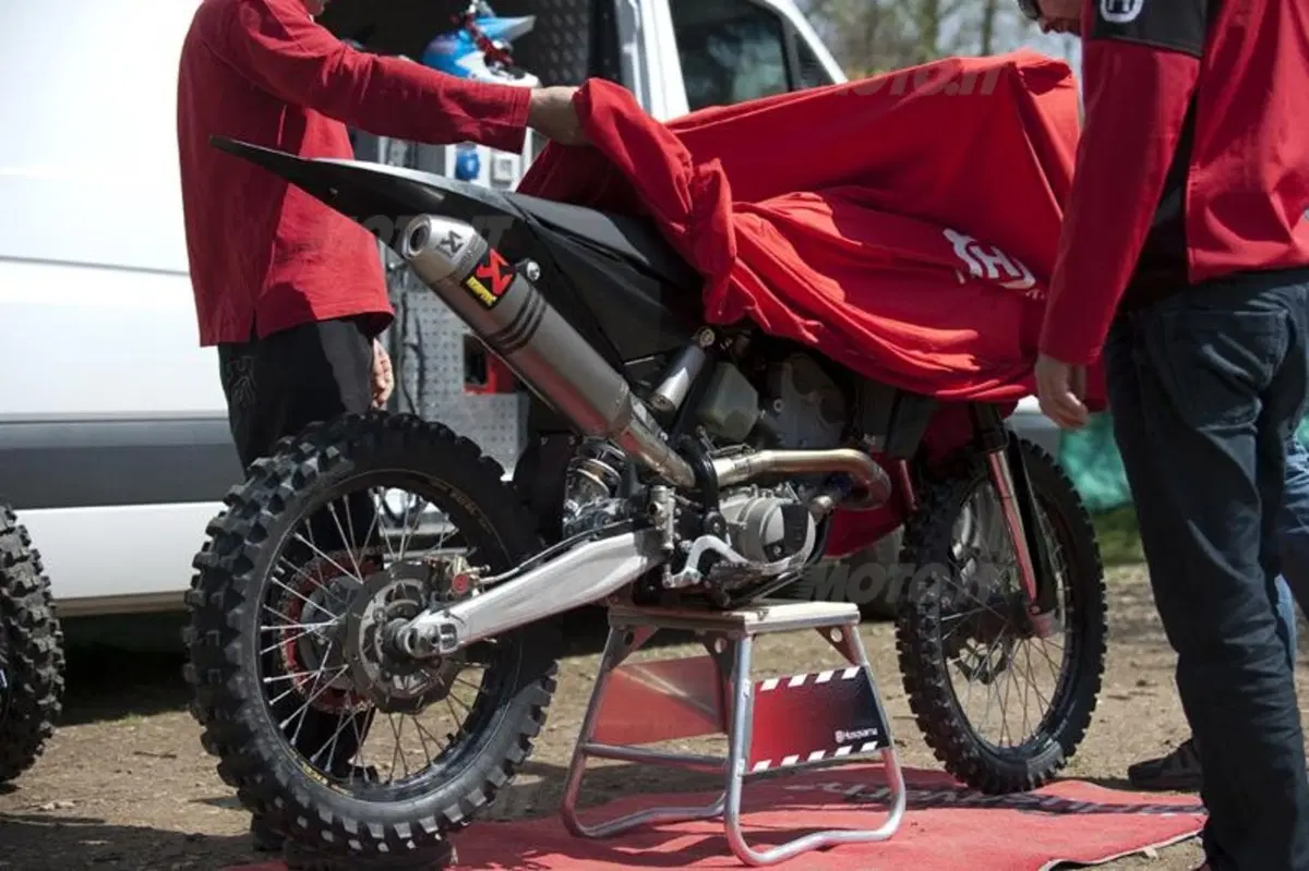 Husqvarna 450: i pregi del nuovo progetto