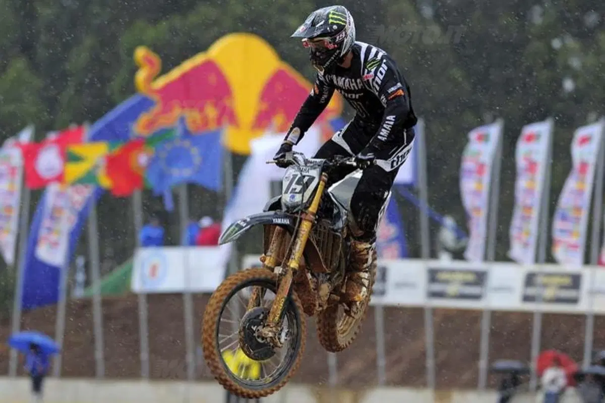 La prima zampata nelle qualifiche è di Musquin e Philippaerts (3)