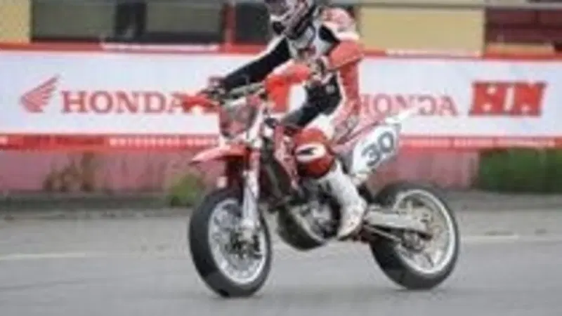 Ivan Lazzarini (Honda) si aggiudica la seconda prova degli Internazionali d&rsquo;Italia Supermoto