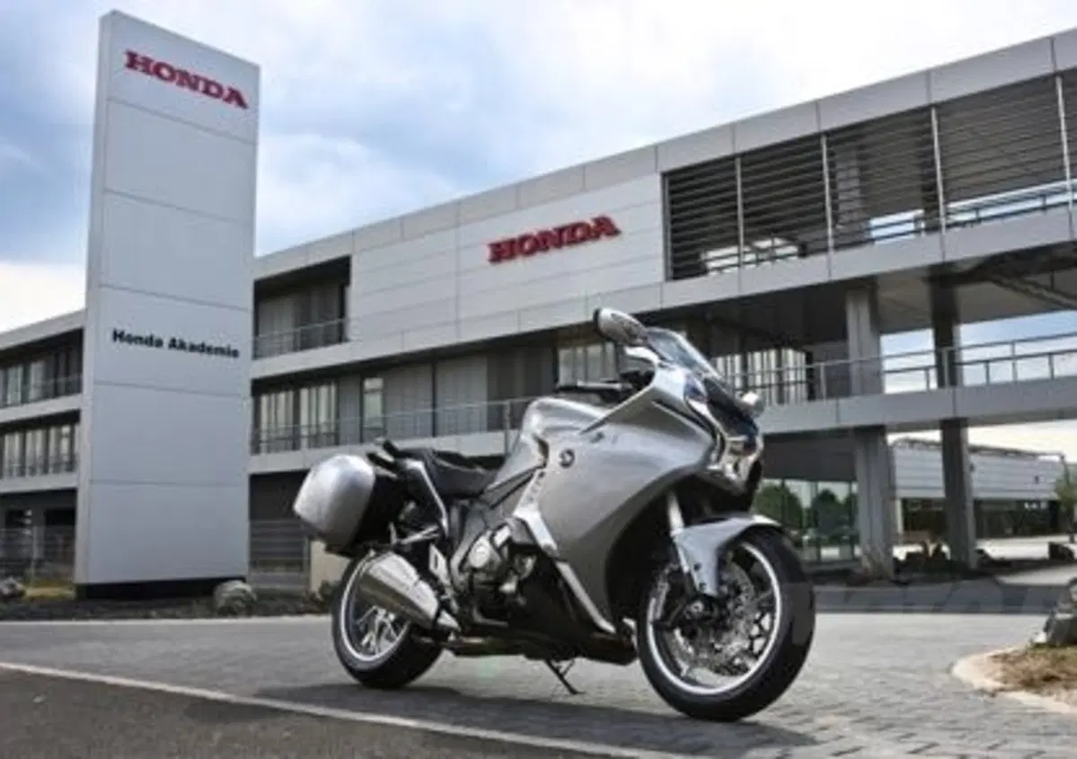 Honda VFR1200F DCT. Il confronto con le "rivali"