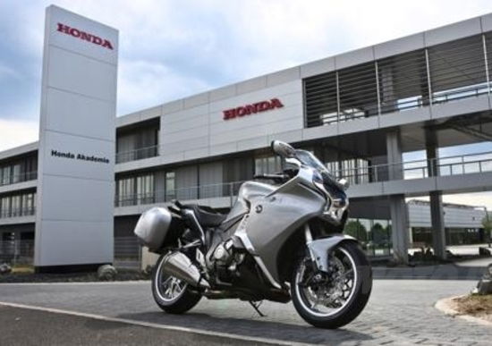 Honda VFR1200F DCT. Il confronto con le rivali