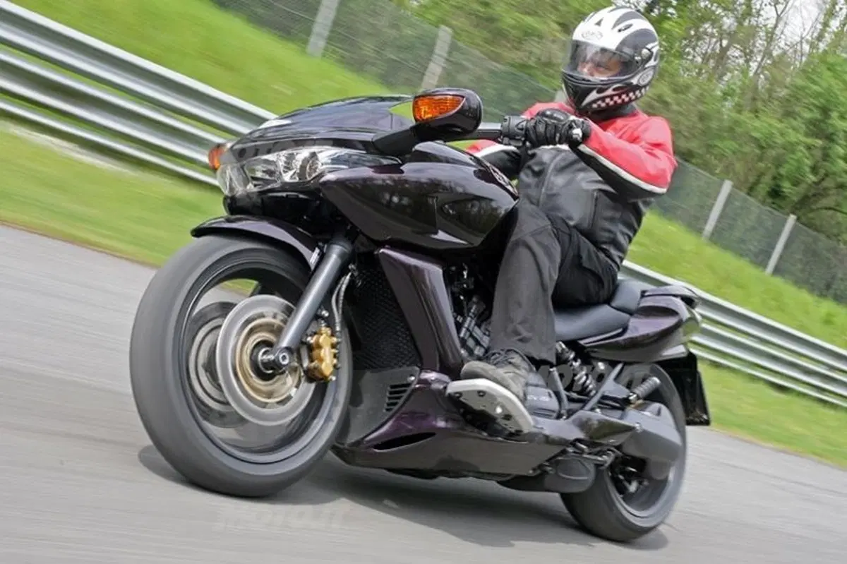 Honda VFR1200F DCT. Il confronto con le "rivali" (6)
