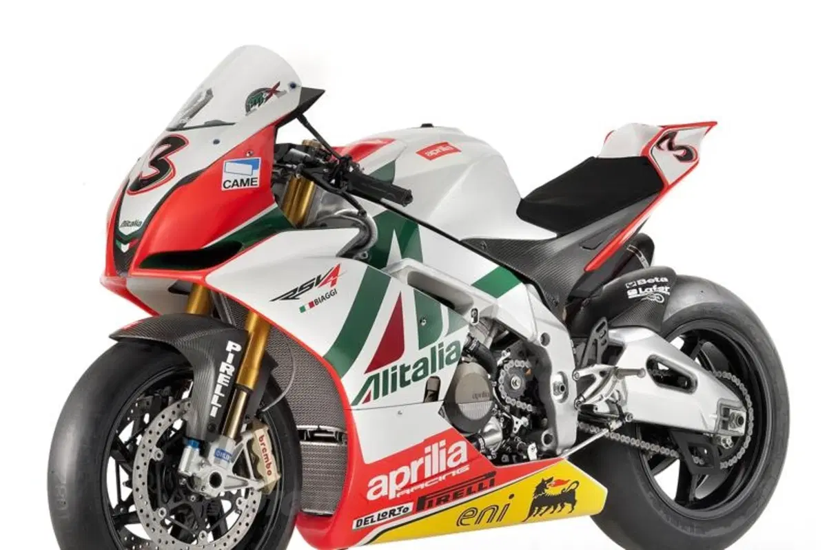 Debutta l'Aprilia Racing RSV4 Biaggi Replica