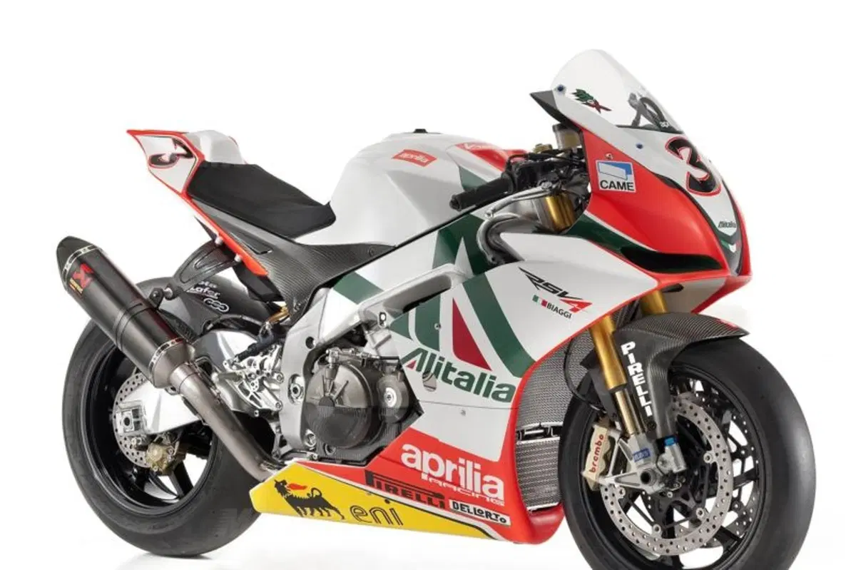 Debutta l'Aprilia Racing RSV4 Biaggi Replica (2)