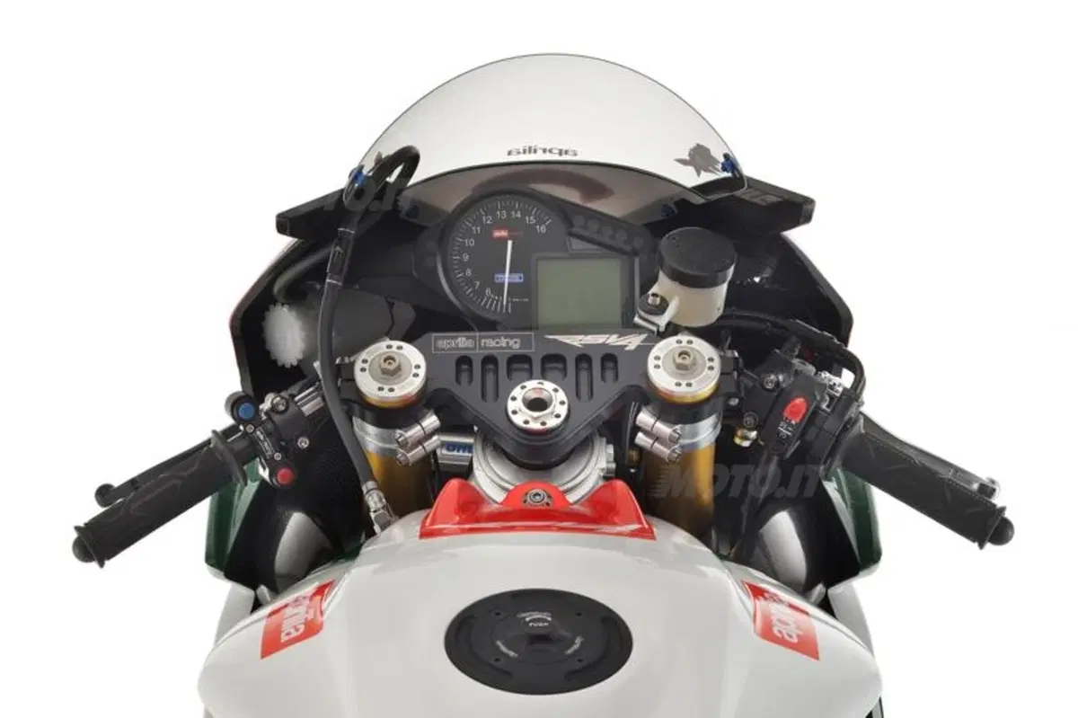 Debutta l'Aprilia Racing RSV4 Biaggi Replica (3)