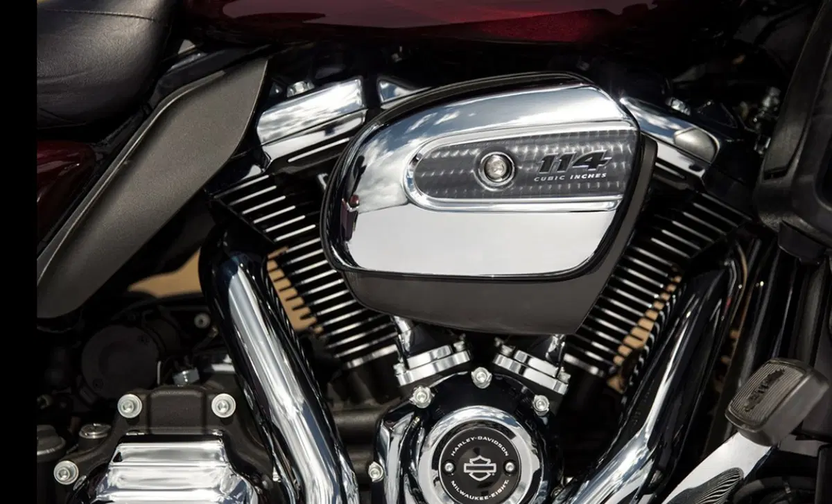 Harley-Davidson Touring 114 Road Glide Ultra (2019) - FLTRXU (4)