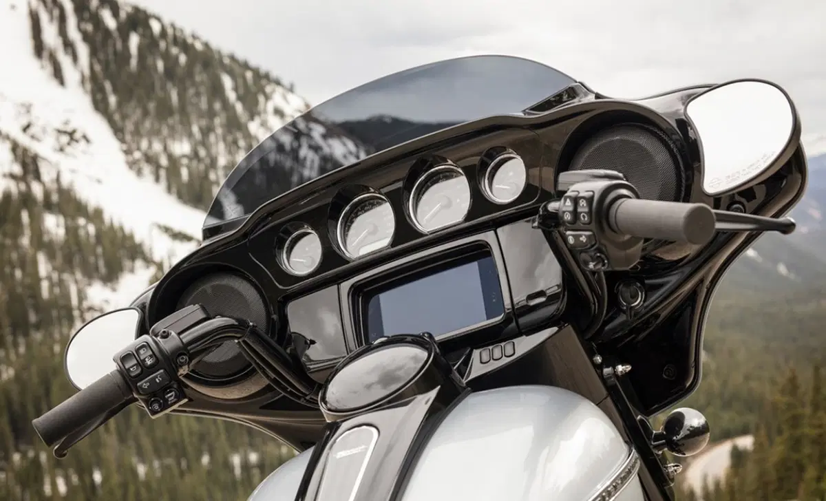 Harley-Davidson Touring 114 Street Glide Special (2019 - 20) - FLHXS (3)