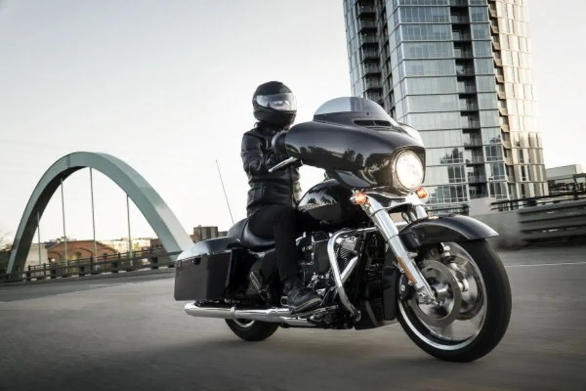 Harley-Davidson Touring 107 Street Glide (2017 - 19) - FLHX (12)