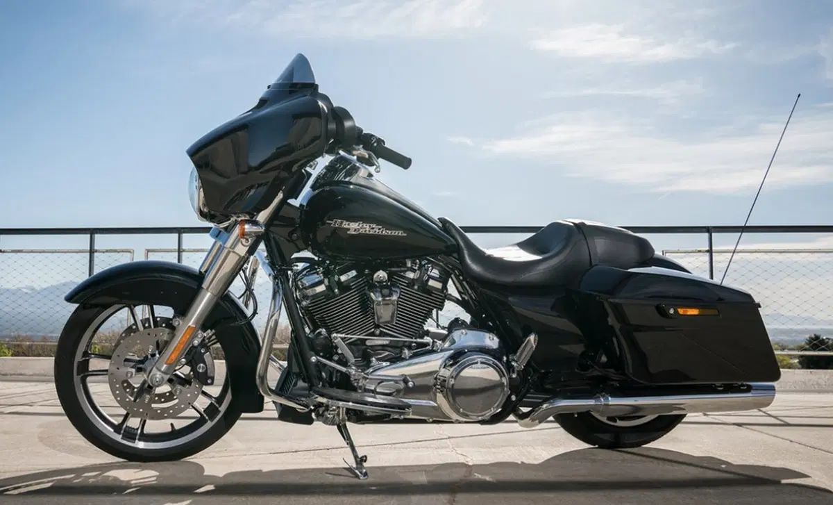 Harley-Davidson Touring 107 Street Glide (2017 - 19) - FLHX (13)