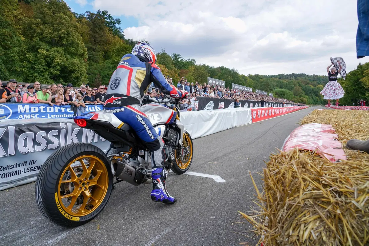 Mick Doohan a Glemseck con una Honda CB1000R (44)