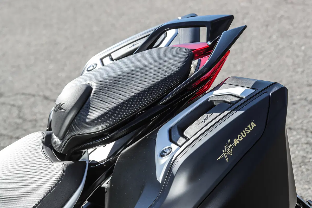 MV Agusta Turismo Veloce Lusso SCS (17)