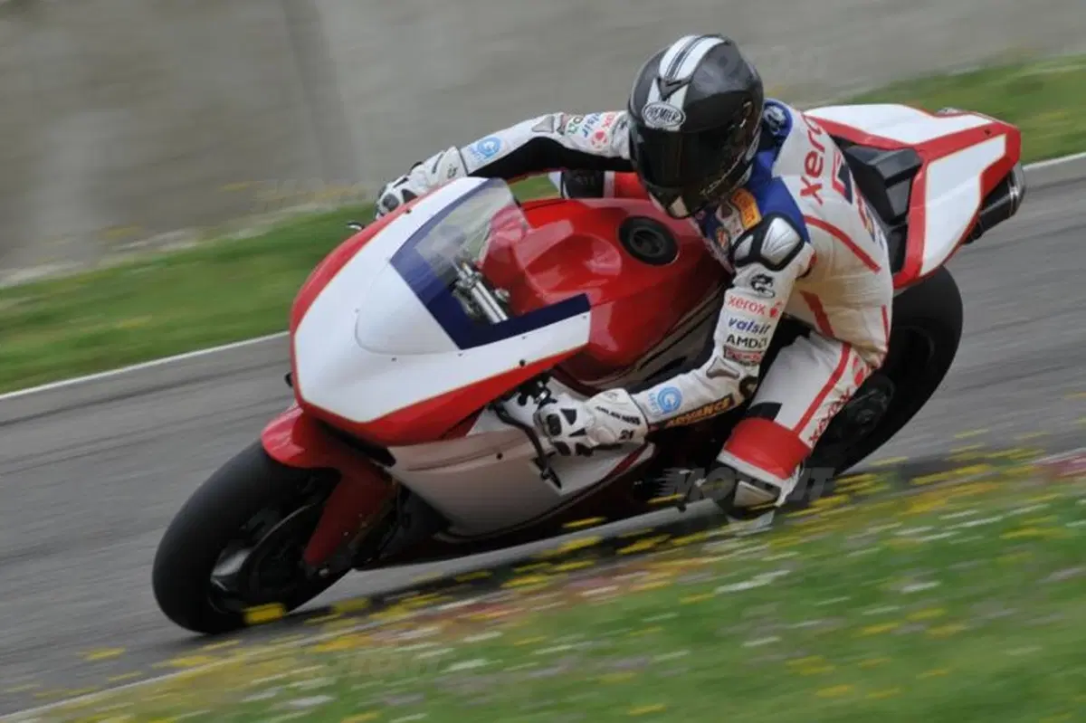 Bayliss velocissimo al Mugello con la Ducati 1198 F10