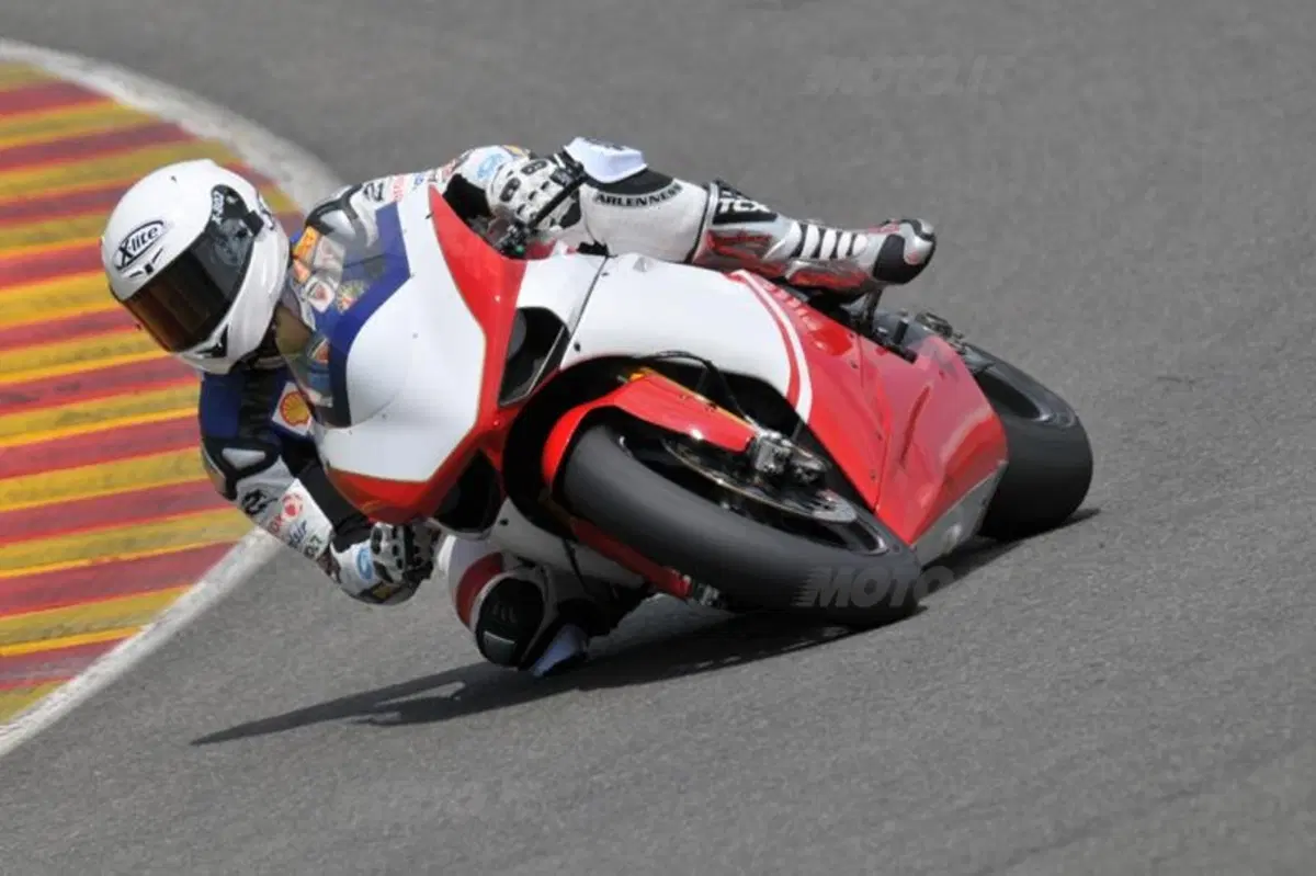 Bayliss velocissimo al Mugello con la Ducati 1198 F10 (2)