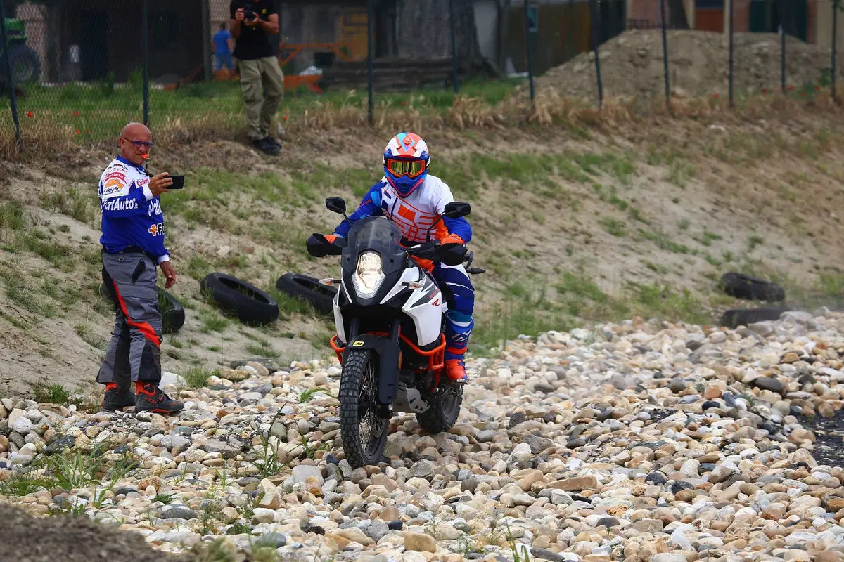 Maxi Enduro Camp: corso off road in sella alle bicilindriche con Fasola (10)