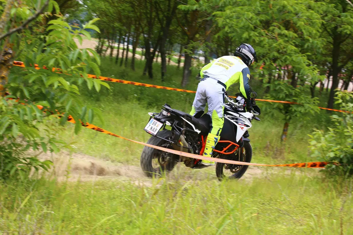 Maxi Enduro Camp: corso off road in sella alle bicilindriche con Fasola (11)