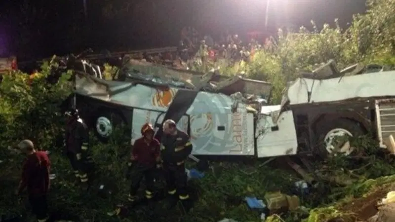 Strage del bus di Avellino, la perizia: "Guardrail corroso"