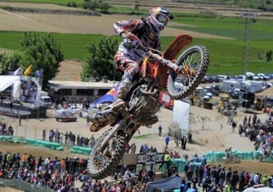 A Bellpuig ennesimo en plein delle coperture Pirelli in MX1 e MX2