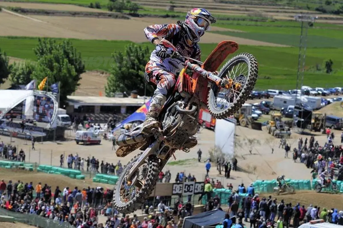 A Bellpuig ennesimo en plein delle coperture Pirelli in MX1 e MX2 (3)