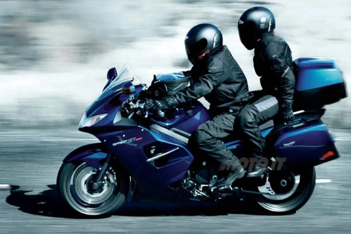 Le prime impressioni in sella alla Triumph Sprint GT 2011   (2)