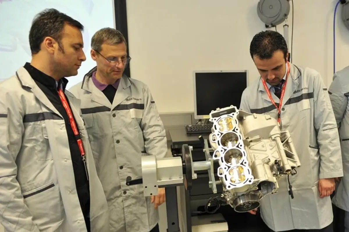 I segreti del 4 cilindri della BMW S1000RR (2)