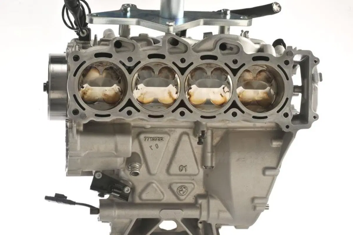 I segreti del 4 cilindri della BMW S1000RR (4)