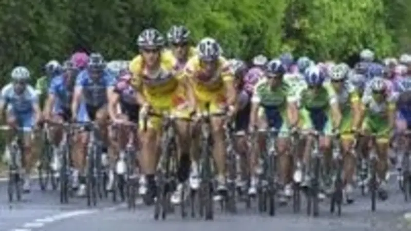 Nico Cereghini: "Ciclisti in fila per tre"