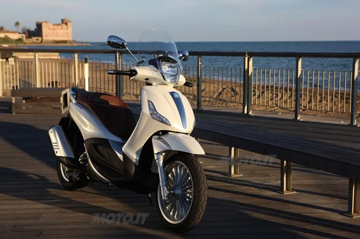 Piaggio Beverly 125 e 300   (12)