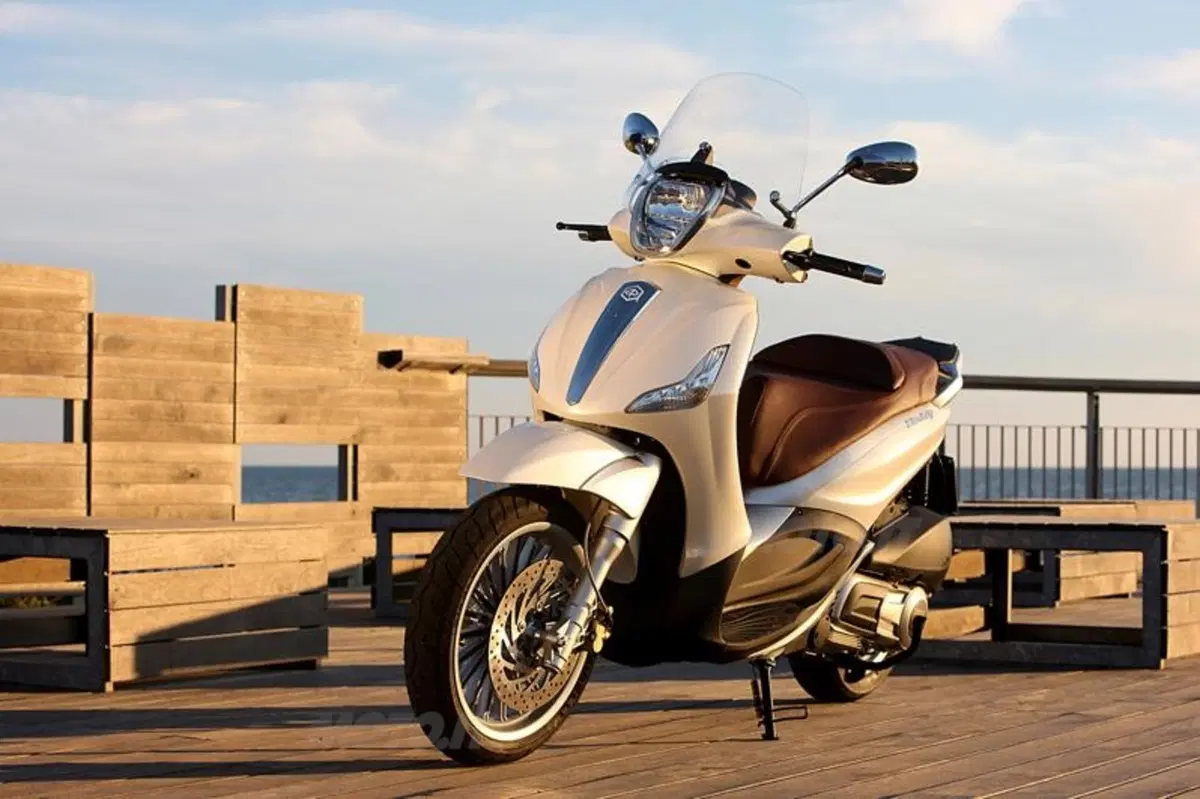 Piaggio Beverly 125 e 300   (13)
