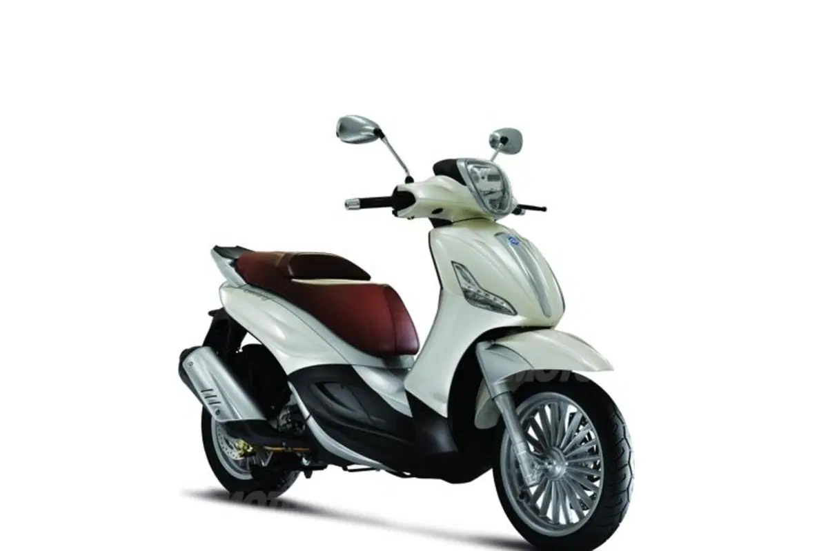 Piaggio Beverly 125 e 300   (15)