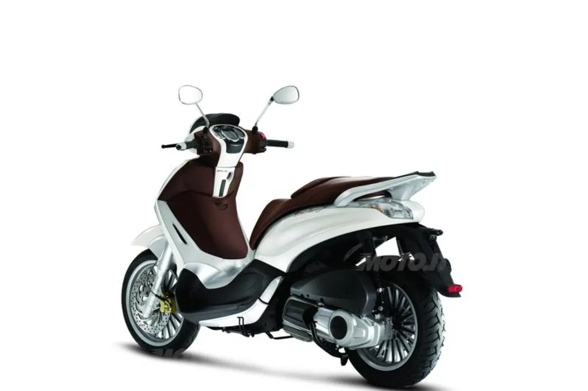 Piaggio Beverly 125 e 300   (16)