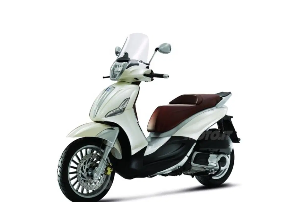Piaggio Beverly 125 e 300   (17)