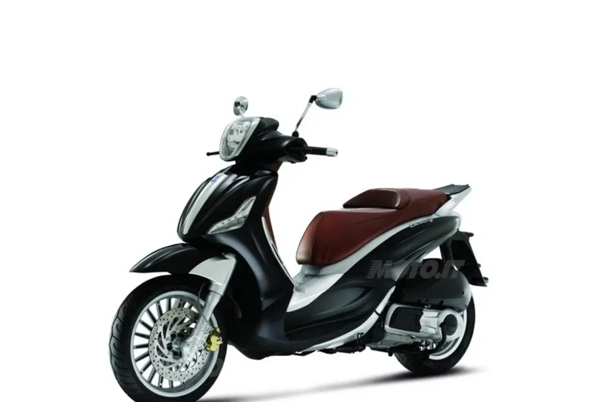 Piaggio Beverly 125 e 300   (18)