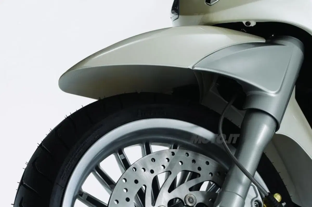 Piaggio Beverly 125 e 300   (22)