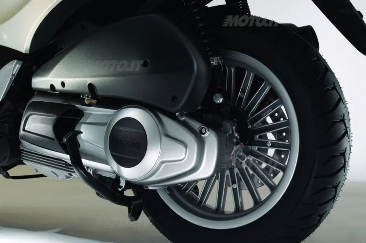 Piaggio Beverly 125 e 300   (28)
