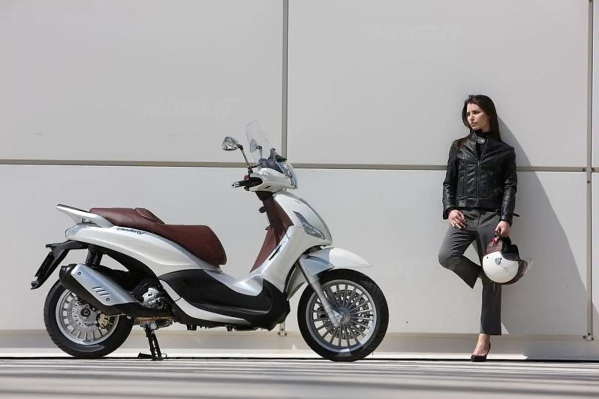 Piaggio Beverly 125 e 300   (30)