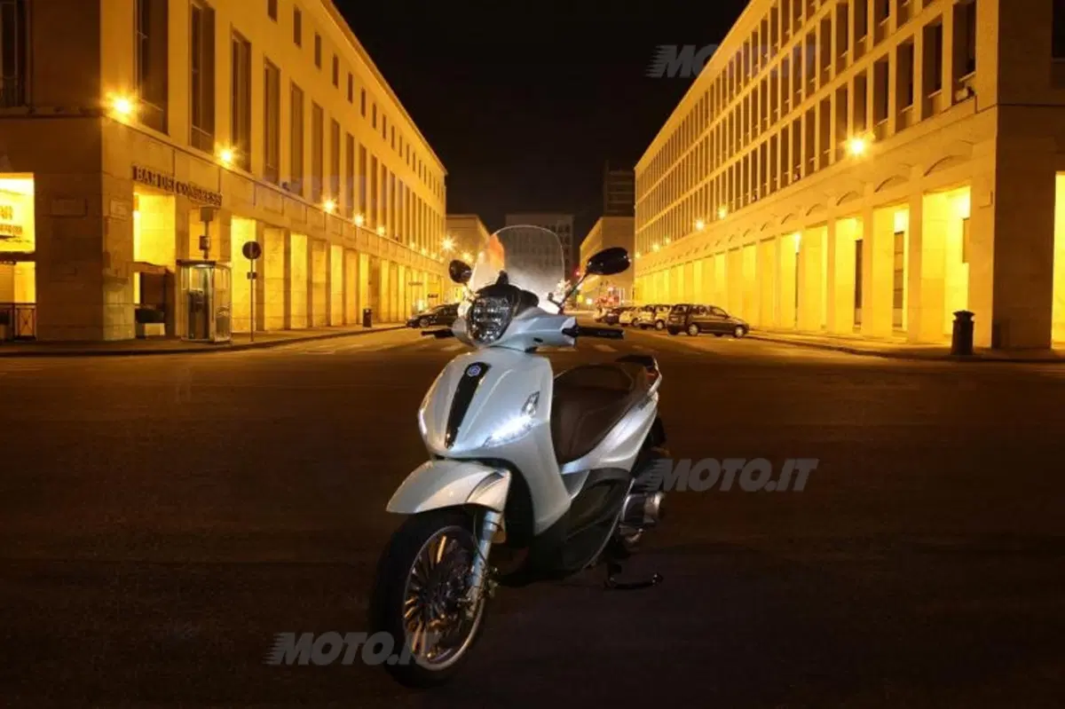 Piaggio Beverly 125 e 300   (34)